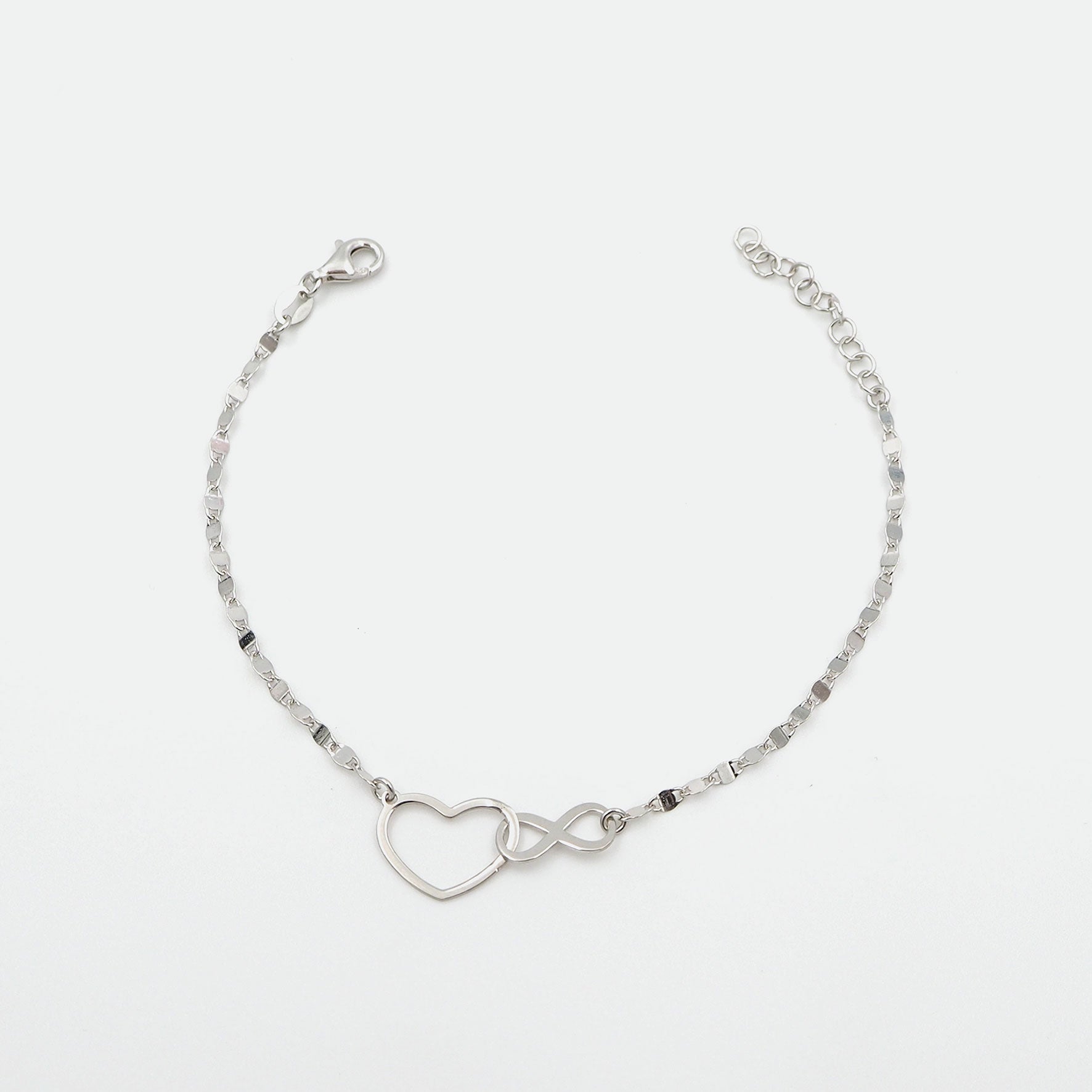 Silber Armbaender fuer Damen jetzt kaufen in unserem Onlineshop oder vor Ort in unserer Filiale in Basel